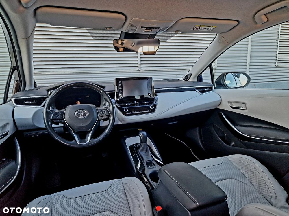 Toyota Corolla 2.0 Hybrid Executive - 28