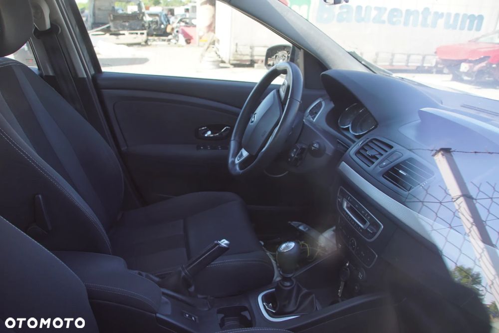 Auto na części - Renault Megane III 1.6 16V 110 KM K4M858 TL4030 TEB66 2011R Silnik Skrzynia Drzwi Błotnik Klapa Zderzak Lampa Lusterko Klamka Szyba Deska Kokpit Sterownik Moduł Czujnik Licznik Wyświetlacz Panel Kierownica - 13
