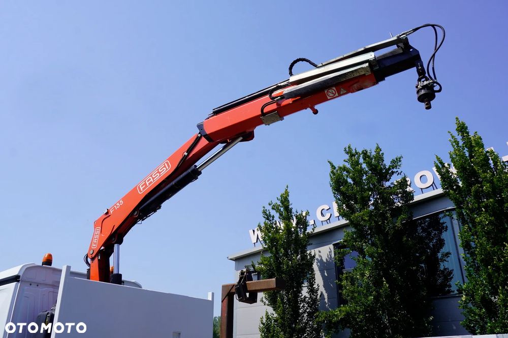 Mercedes-Benz Arocs 1827 4x2 / 70 tys km!!! / HDS Fassi F135A.0.22 / pilot / rotator_257692 - 20