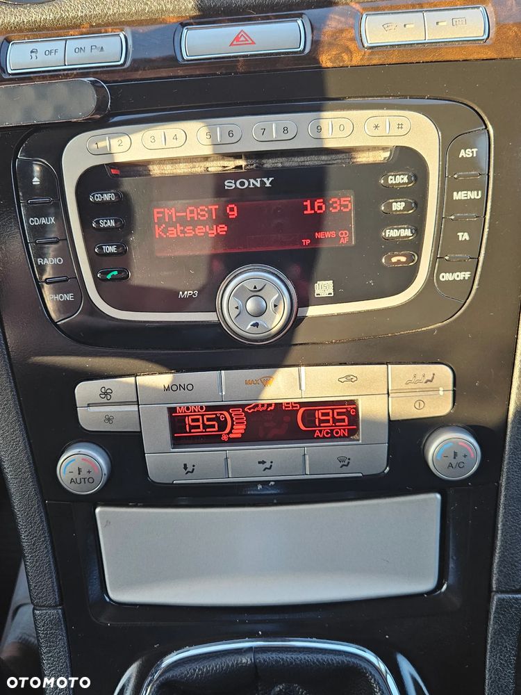 Ford Galaxy 2.0 TDCi Ghia - 13