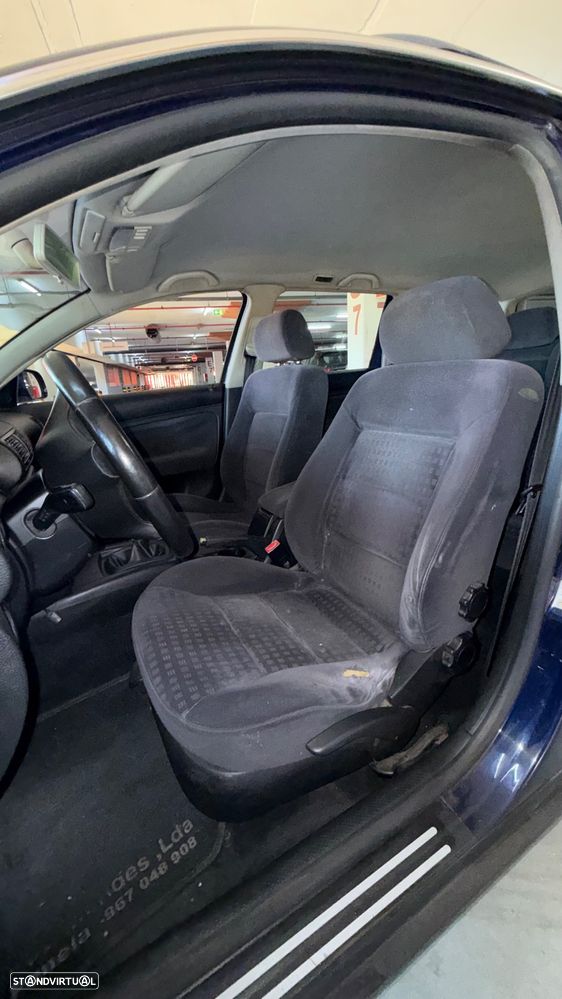 VW Passat 1.9 TDi Comfortline - 9