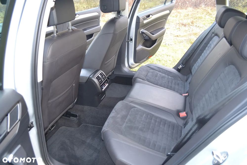 Volkswagen Passat 2.0 TDI (BlueMotion Technology) Highline - 24