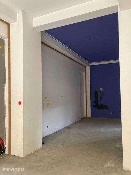 Arrenda-se Loja na Av. Sá Carneiro Edf Translande - 60m2 - Grande imagem: 5/12