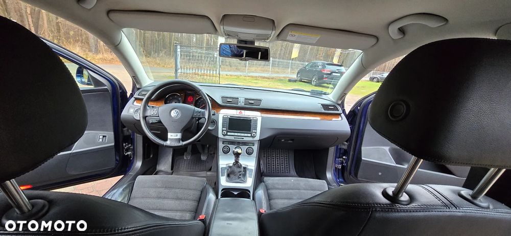 Volkswagen Passat 2.0 TDI Highline - 15