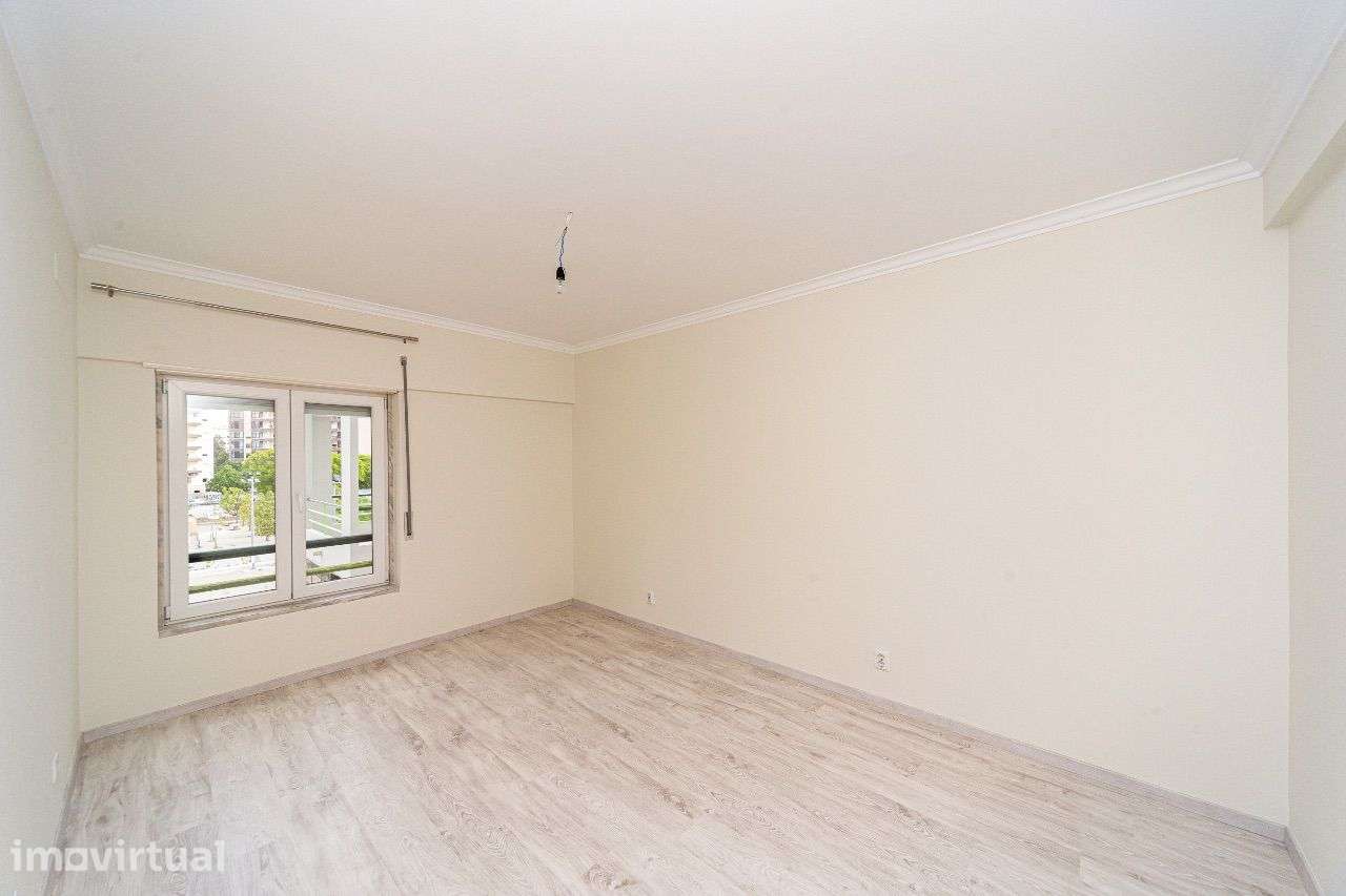 Alugo Apartamento T2 Almada – renovado - Excelente Localização - Grande imagem: 4/10