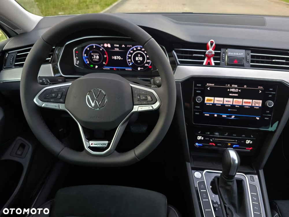 Volkswagen Passat 2.0 TDI Elegance DSG - 14