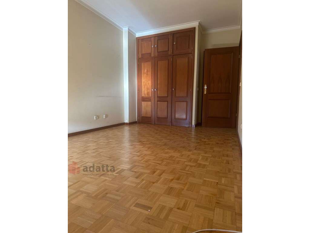 Apartamento T3 Renovado e Equipado com Garagem em Solum, Coimbra. - Grande imagem: 4/50