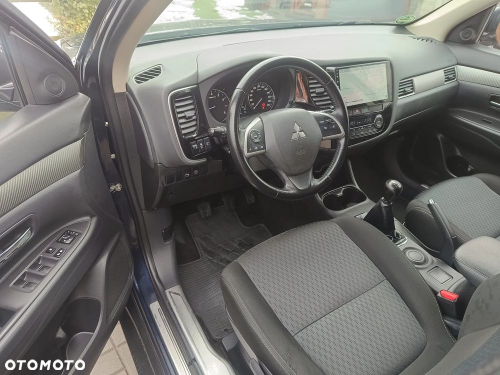 Mitsubishi Outlander 2.0 Invite + 2WD - 33