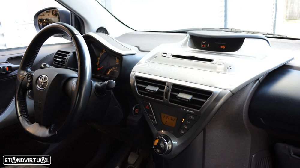 Toyota iQ 1.0 VVT-i Essential+AC - 28