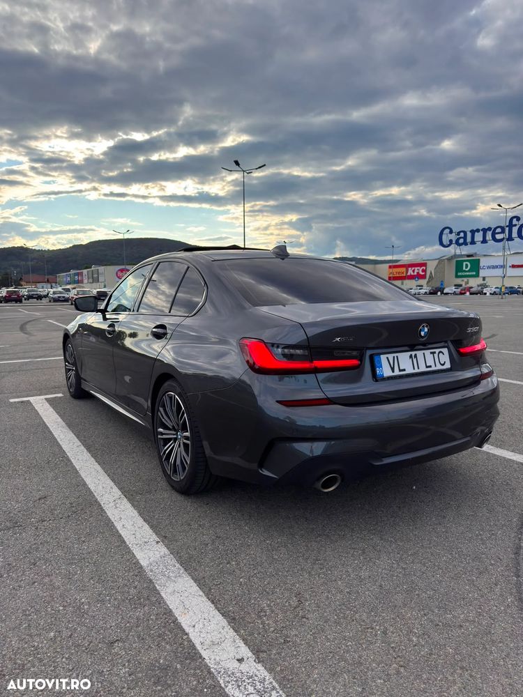 BMW Seria 3 330i xDrive AT - 4