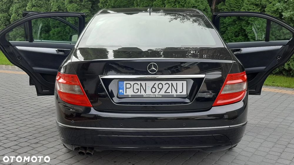 Mercedes-Benz Klasa C 180 CGI BlueEFFICIENCY Avantgarde - 17