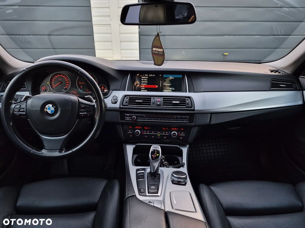 BMW Seria 5 525d - 15