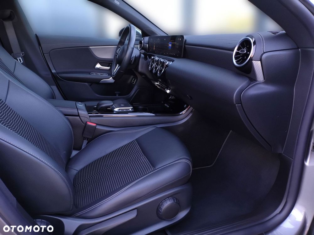 Mercedes-Benz CLA 200 7G-DCT - 19