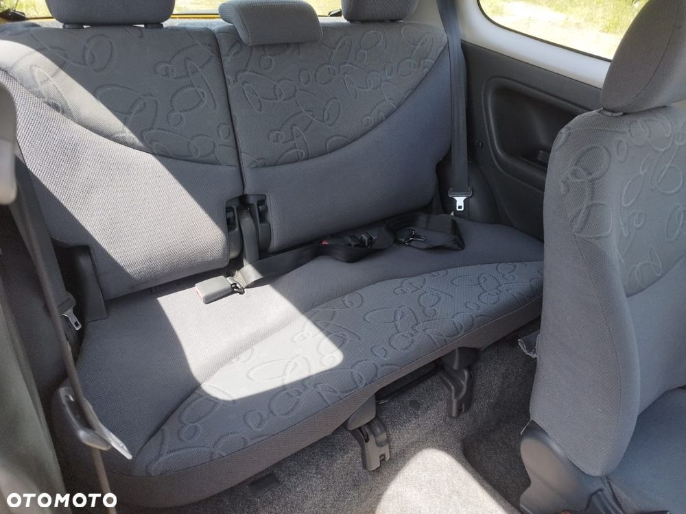 Toyota Yaris - 15