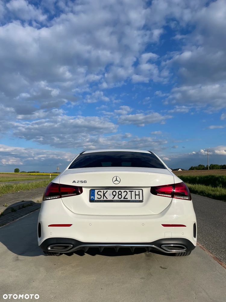 Mercedes-Benz Klasa A 250 AMG Line 7G-DCT - 3