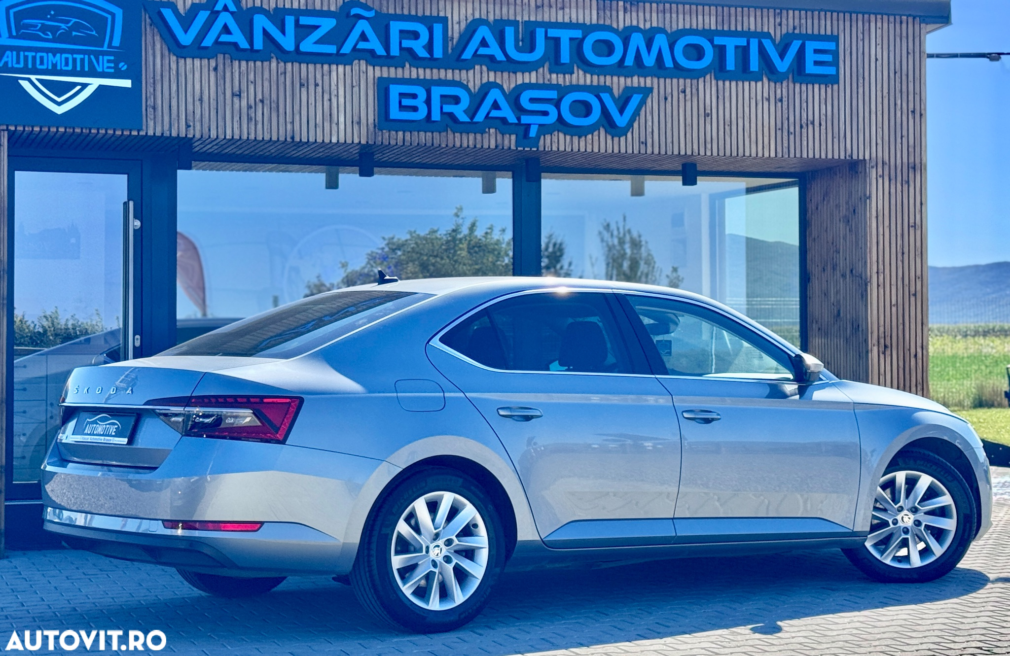Skoda Superb Combi 2.0 TDI DSG Ambition - 4