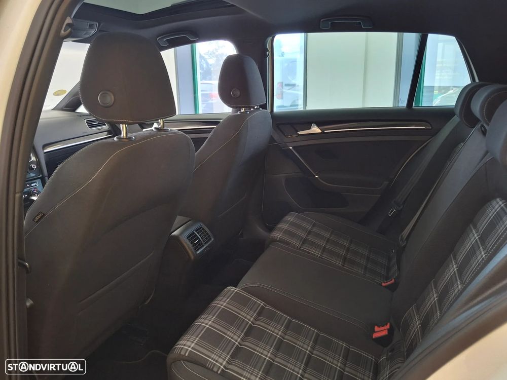 VW Golf 2.0 TDi GTD DSG - 10