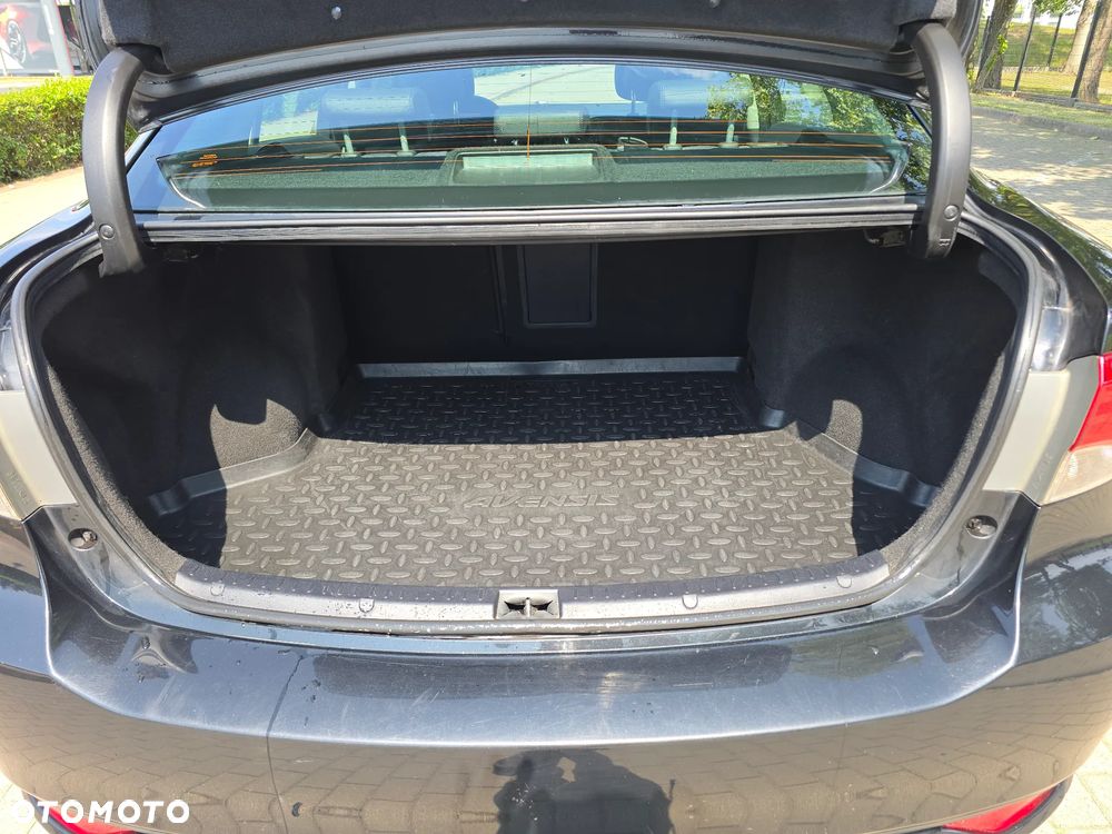 Toyota Avensis 2.0 Premium - 10