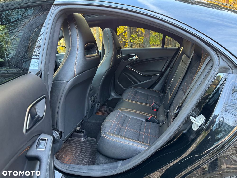 Mercedes-Benz CLA 200 7G-DCT - 12