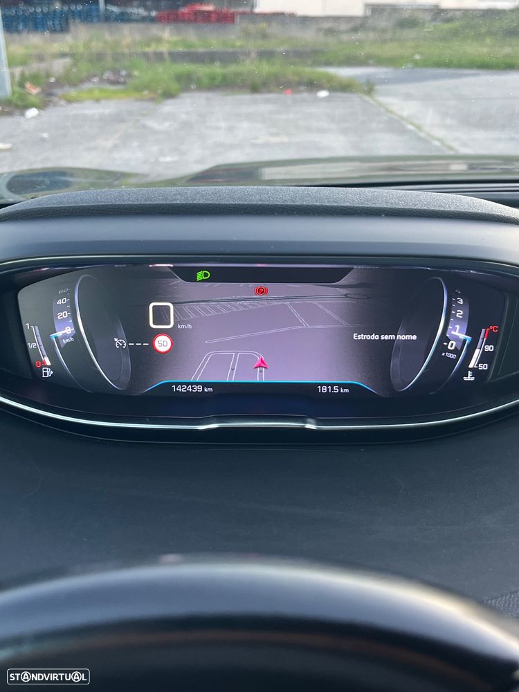 Peugeot 5008 1.2 PureTech Allure J18 - 17