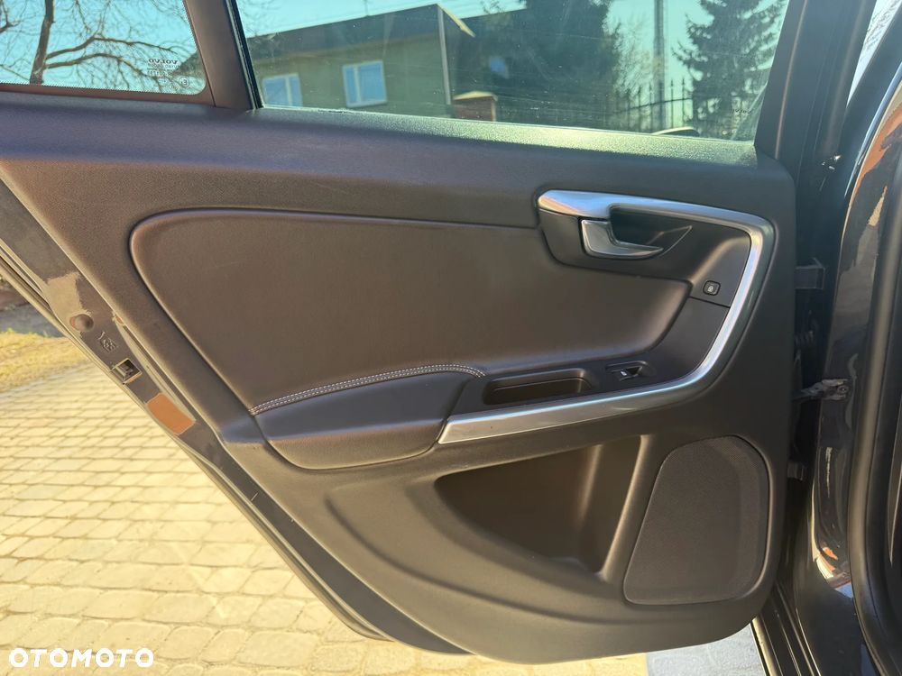 Volvo V60 D2 R-Design Summum - 26
