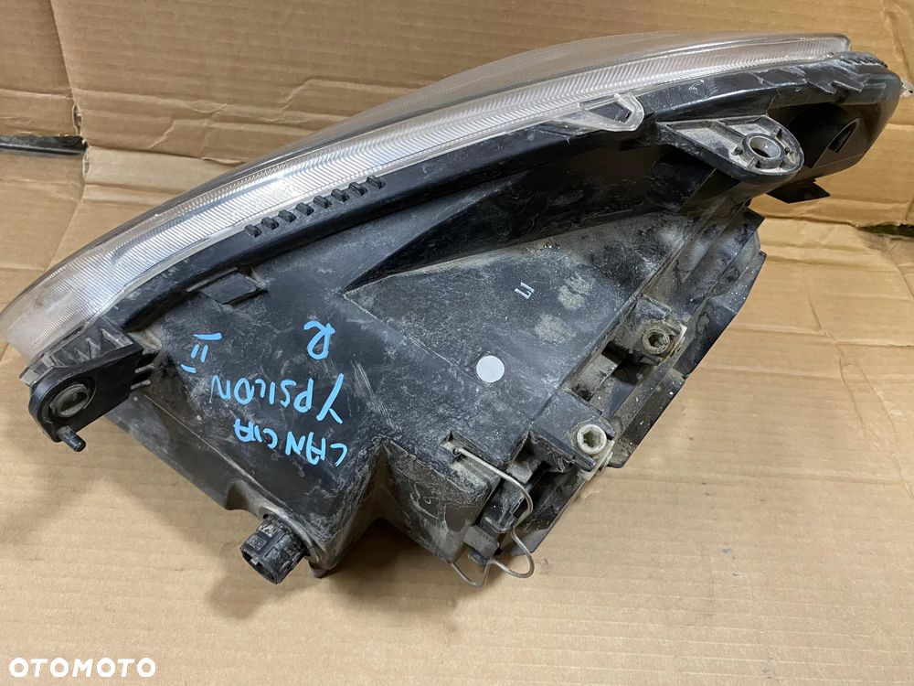 Lampa prawy przód Lancia Ypsilon II - 2