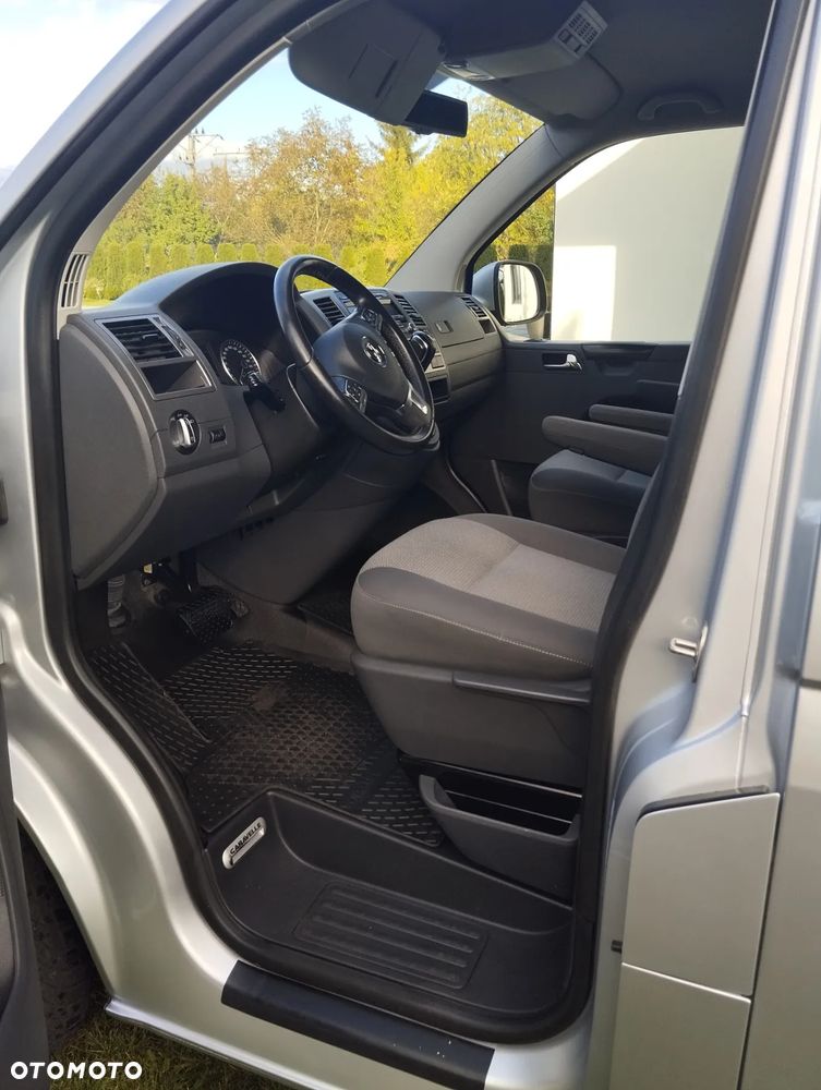 Volkswagen Caravelle - 7
