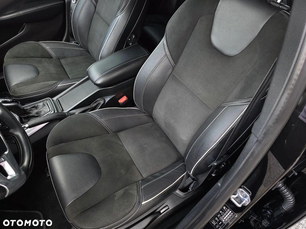 Volvo V40 D3 Geartronic RDesign - 18