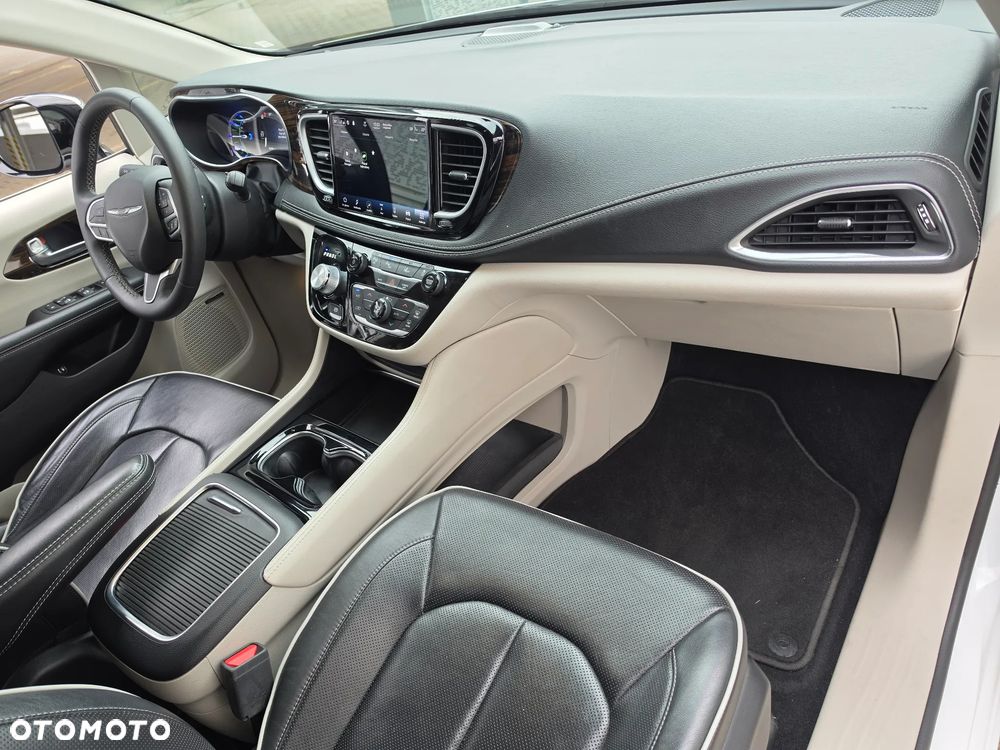 Chrysler Pacifica - 18