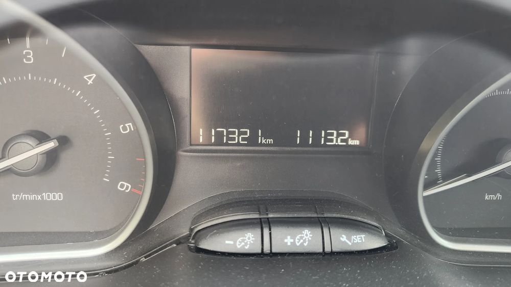 Peugeot 208 1.5 BlueHDi Allure S&S - 11
