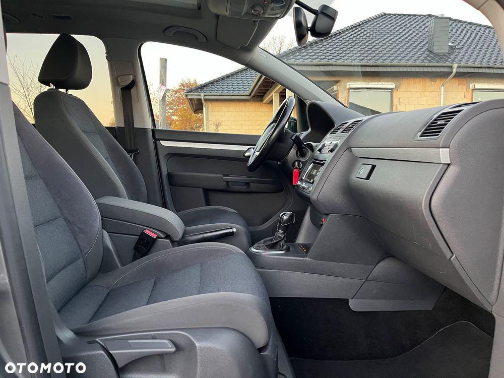 Volkswagen Touran 2.0 TDI DPF BlueMotion Technology DSG STYLE - 31