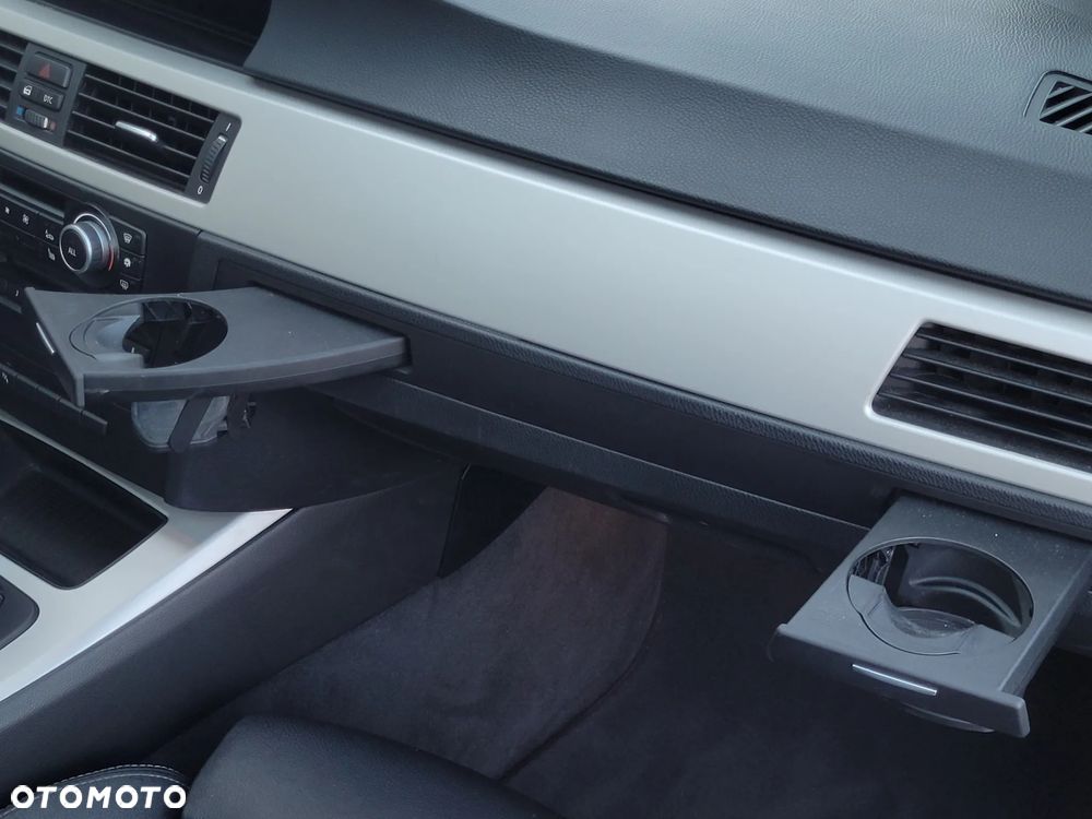 BMW Seria 3 318d DPF - 36