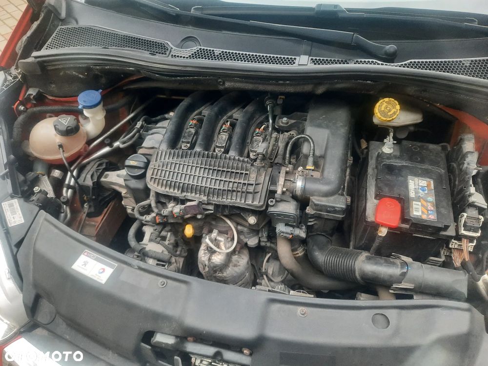 Peugeot 208 - 16