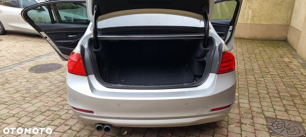 BMW Seria 3 328i Touring Sport Line - 14