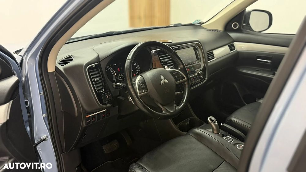 Mitsubishi Outlander 2.0 4WD Plug-In Hybrid - 6