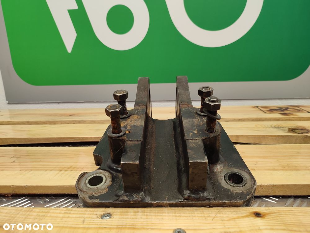 Uchwyt, Zaczep śruby centralnej DEUTZ-FAHR Agrotron - 5