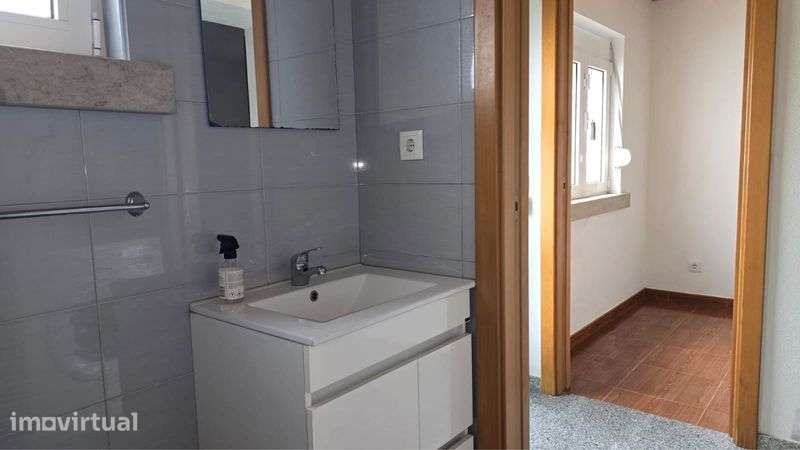 Casa térrea T1 Remodelada no Centro de Santarém- Junto ao W Shopping - Grande imagem: 4/9