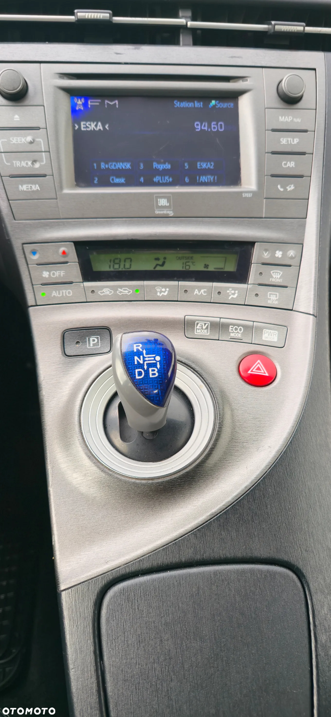Toyota Prius 1.8 HSD Prestige - 9
