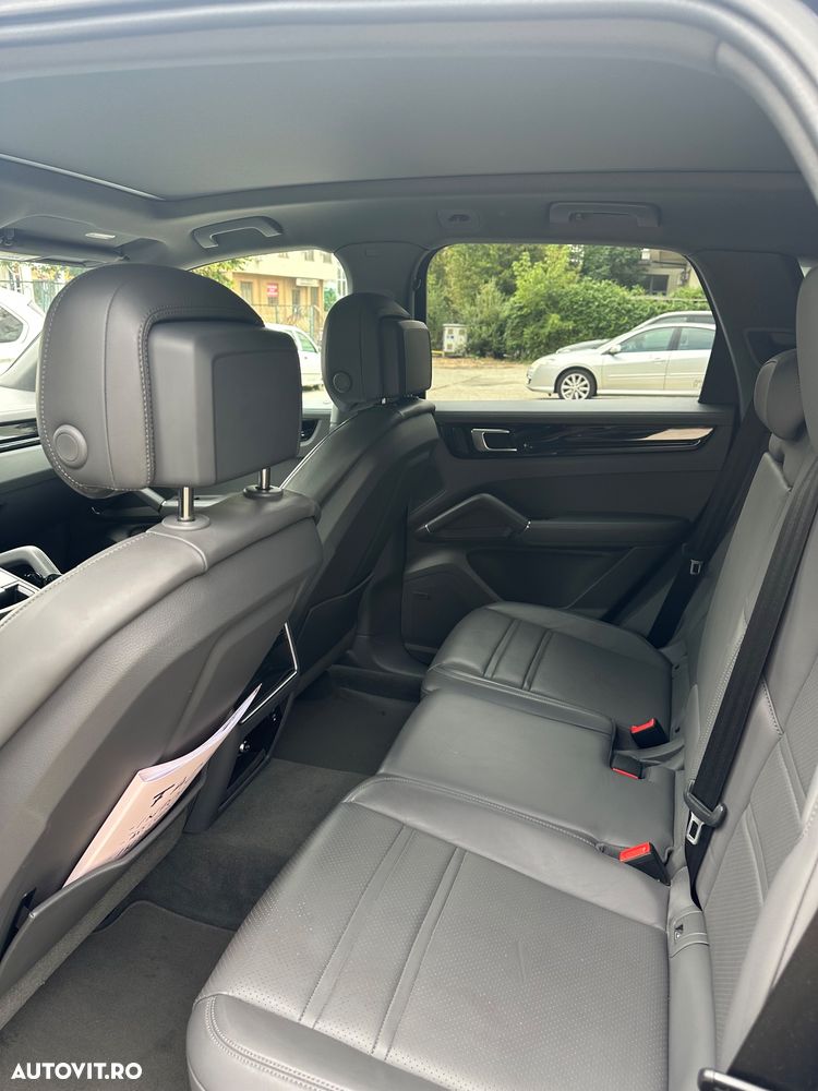Porsche Cayenne - 10