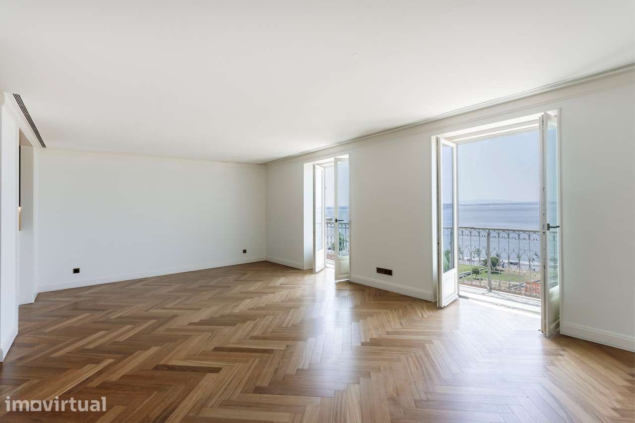 Apartamento T3 Duplex no Chiado | Onde o Tejo entra pela sala - Grande imagem: 2/42
