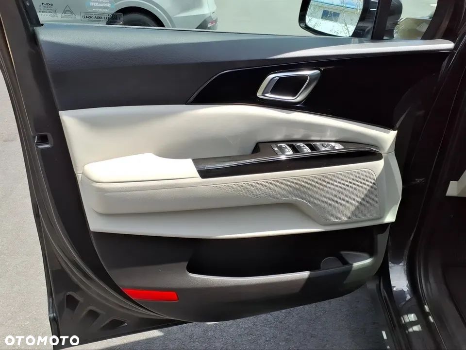 Kia Carnival - 8