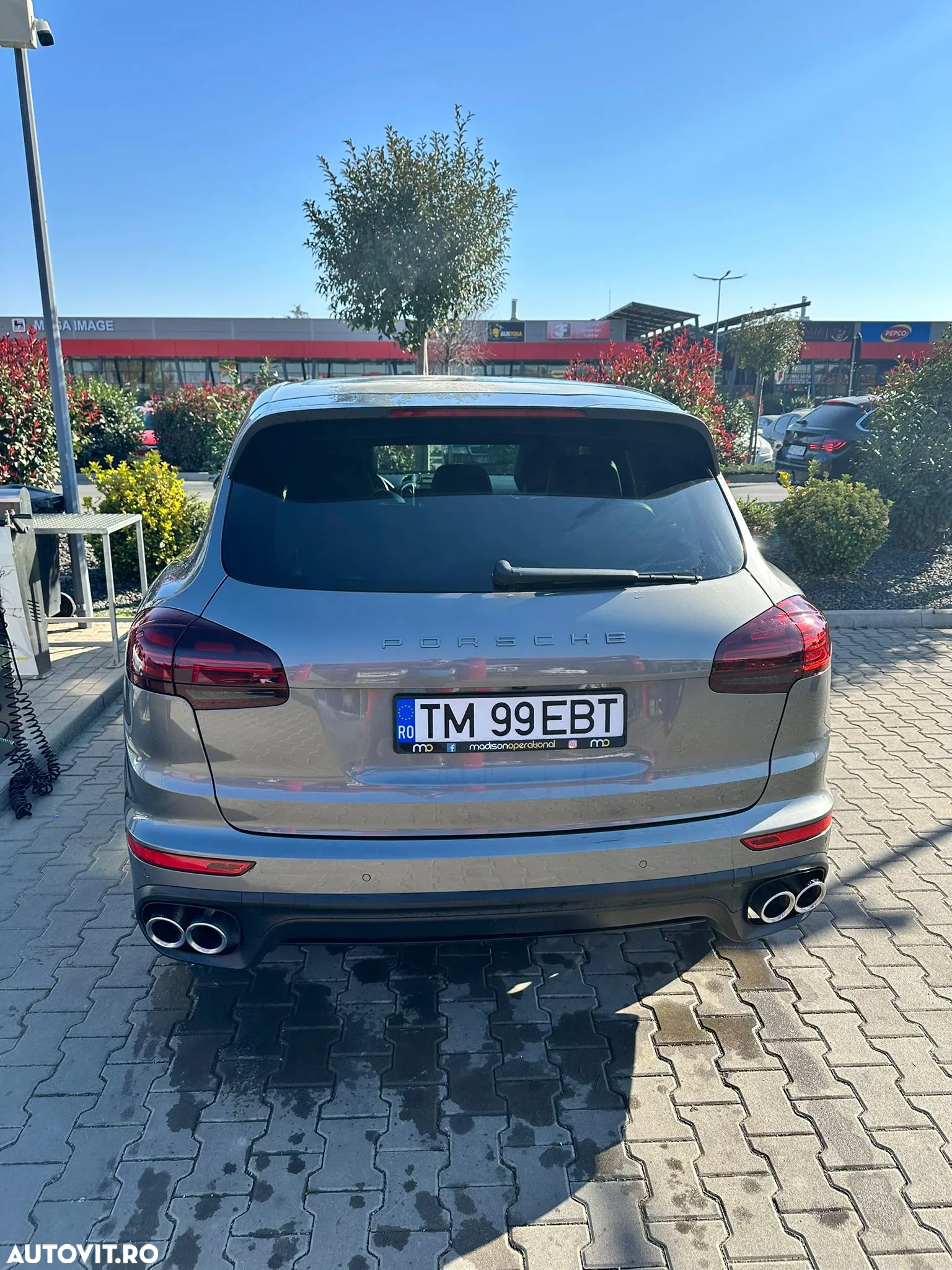 Porsche Cayenne 3.0 L - 4