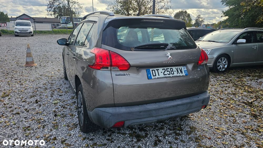 Peugeot 2008 1.6 e-HDi Style S&S - 4