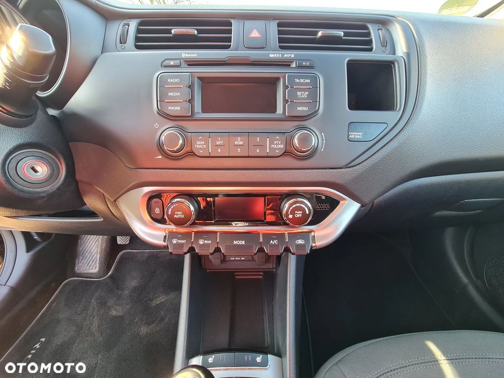 Kia Rio 1.2 Dream Team Edition - 10