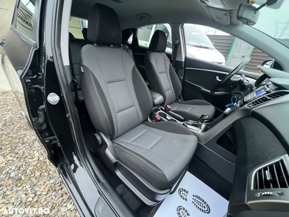 Hyundai i30 1.6 CRDI Automatik Trend - 11