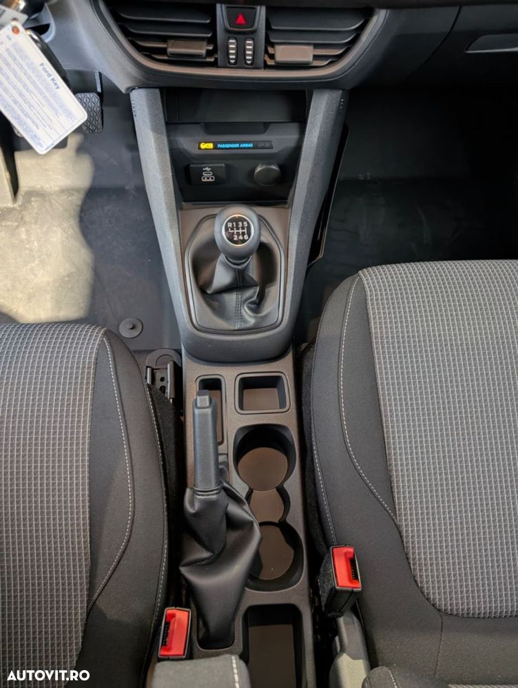 Ford Transit Courier - 28