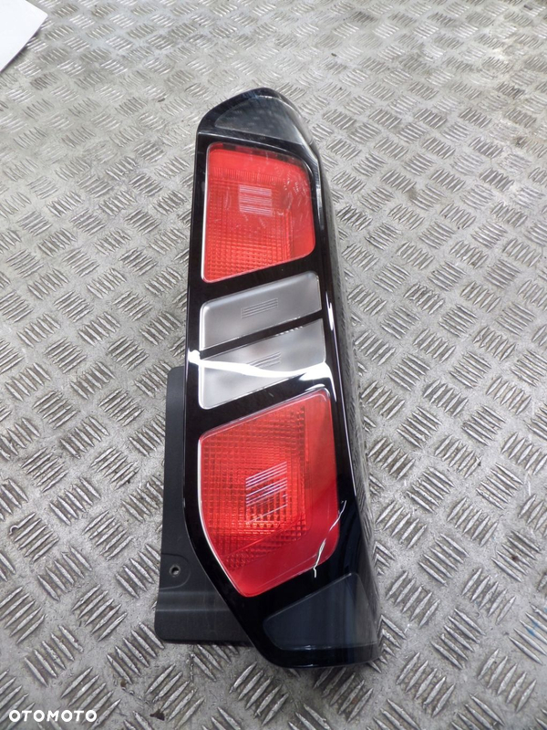 FORD TRANSIT CUSTOM 23- LAMPA PRAWA TYŁ PZ31-13404-AD