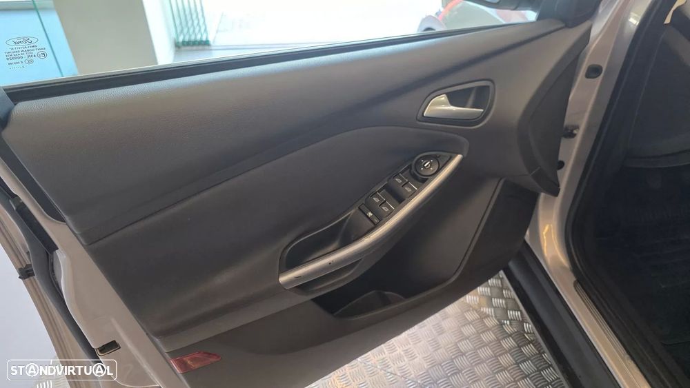Ford Focus SW 1.6 TDCi Titanium - 36