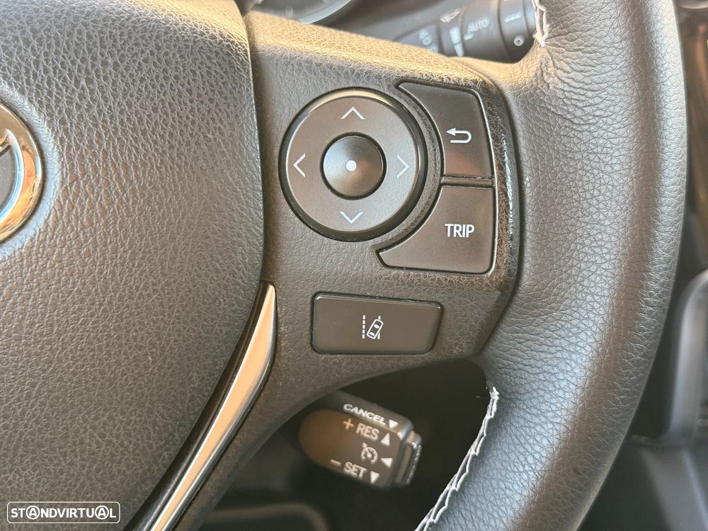 Toyota Auris Touring Sports 1.8 HSD Freestyle - 18