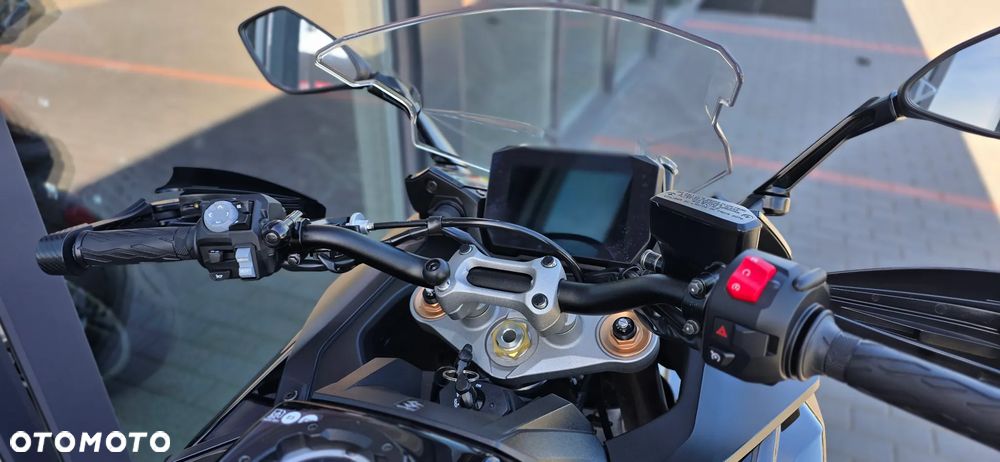 Suzuki GSX - 18
